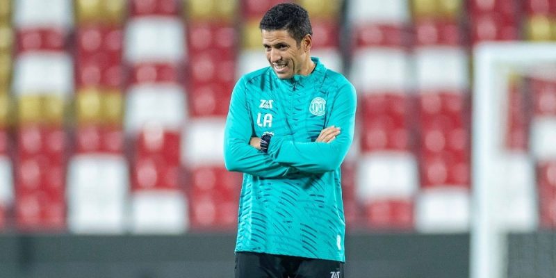 المدرب المغربي عموتة يقترب من تدريب فريق الأهلي المصري